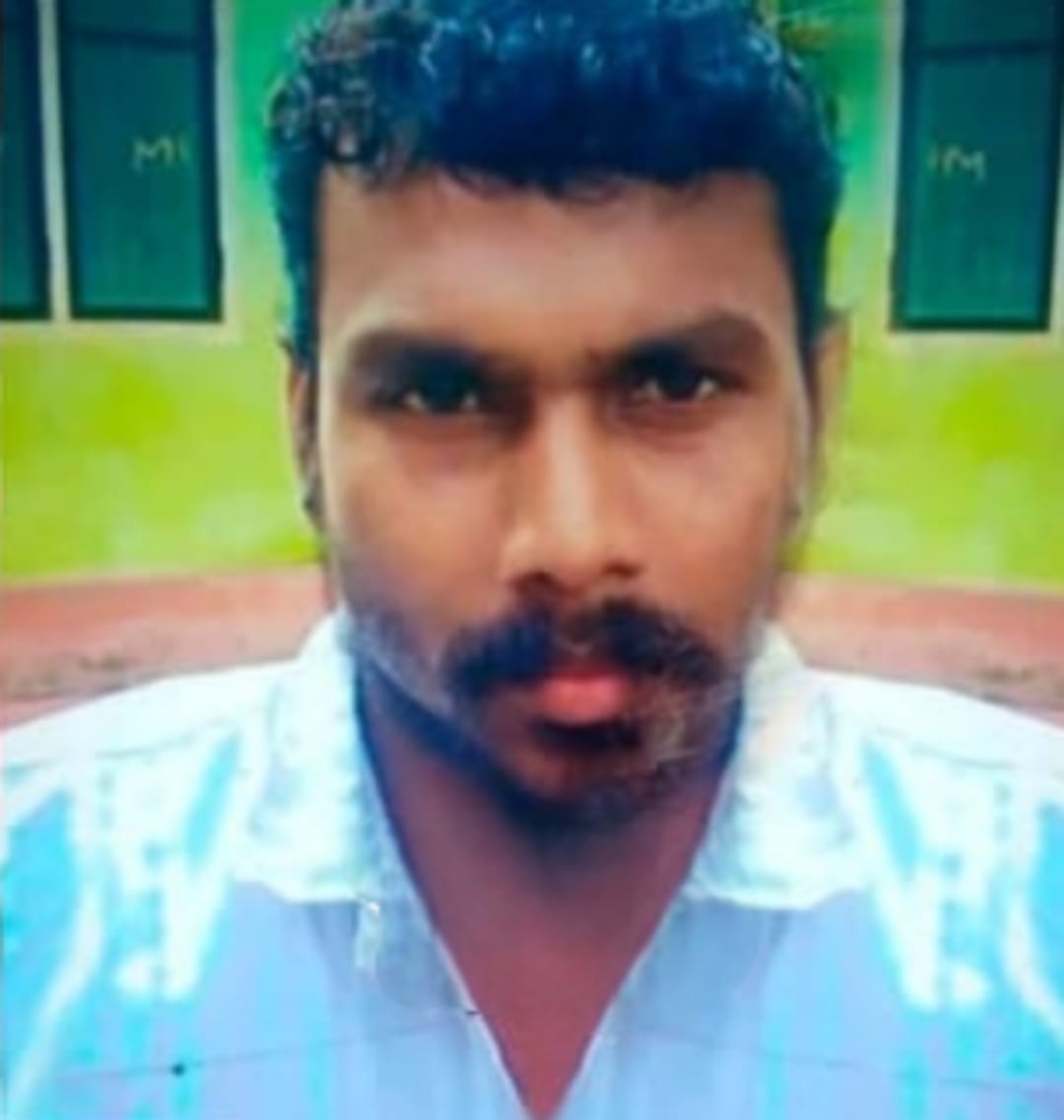 ഭാര്യയെയും ഭാര്യാമാതാവിനെയും വെട്ടിപ്പരിക്കേൽപ്പിച്ചു, പ്രതിയെ പോലീസ് തിരയുന്നു.