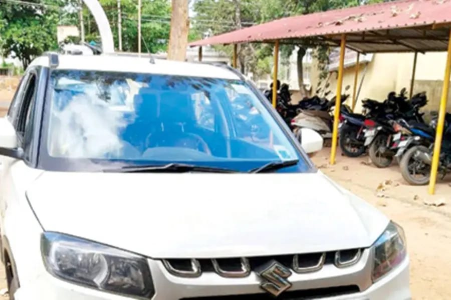 ഗുണ്ടൽപ്പേട്ട മദ്ദൂർ ഫോറസ്റ്റ് ചെക്പോസ്റ്റിന് സമീപം കാർ ആക്രമിച്ച് മലയാളിയുടെ ഒന്നരക്കോടിയുടെ സ്വർണം കവർന്നു