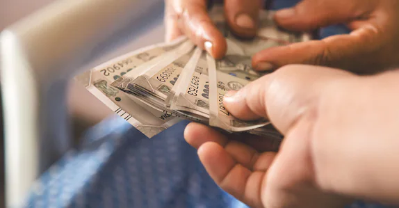 സ്പായുടെ മറവിൽ അനാശാസ്യ കേന്ദ്രം: ലൈസൻസില്ല; ‘ലക്ഷങ്ങൾ’ എത്തുന്നത് 2 പൊലീസുകാരുടെ അക്കൗണ്ടിൽ