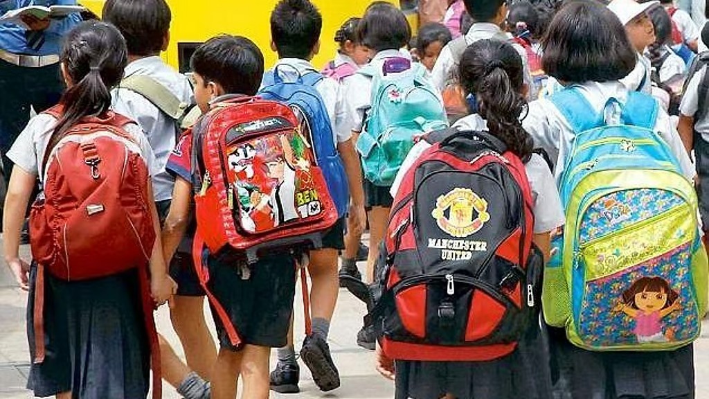 ക്രിസ്മസ് വെക്കേഷനില് ട്വിസ്റ്റ്; സ്കൂള് അവധി ദിനങ്ങള് പ്രഖ്യാപിച്ചു