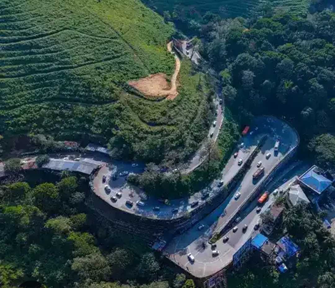 താമരശ്ശേരി ചുരത്തിൽ മൾട്ടി ആക്സിൽ വാഹനങ്ങൾക്ക് നിയന്ത്രണം ഏർപ്പെടുത്തി