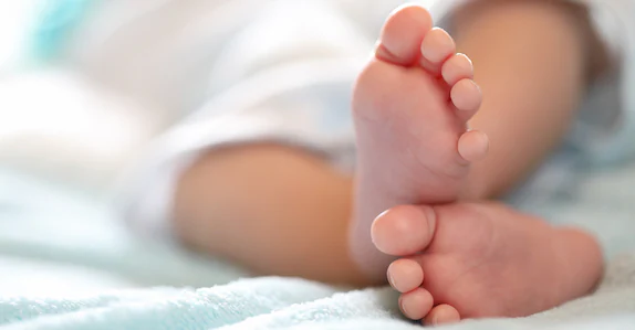 വെള്ളം കോരുന്നതിനിടെ അമ്മയുടെ കയ്യിൽനിന്ന് കിണറ്റിൽ വീണ് പിഞ്ചുകുഞ്ഞിന് ദാരുണാന്ത്യം