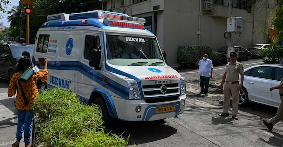 ആംബുലൻസ് ഡ്രൈവർ ഭക്ഷണം കഴിക്കാൻ പോയി; ട്രെയിനിൽ വച്ച് ഹൃദയാഘാതം ഉണ്ടായ യുവാവിന് ചികിത്സ കിട്ടാതെ മരണം