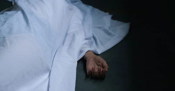 ബൈക്കിൽ സാരി കുടുങ്ങി മറിഞ്ഞ് അമ്മ മരിച്ചു, മകന് ഗുരുതര പരുക്ക്; ബൈക്ക് യാത്രയിൽ ശ്രദ്ധിക്കേണ്ടത് എന്തൊക്കെ?