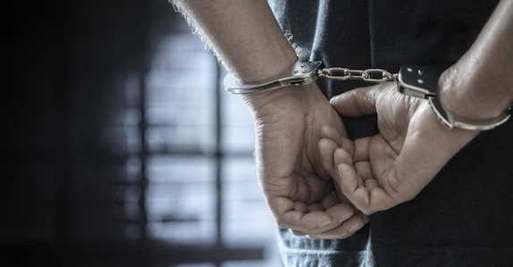 യുഎഇയിയുടെ ‘സീറോ ടോളറൻസ്’: ആവശ്യക്കാരനായി നേരിട്ടെത്തി പൊലീസ്; ദുബായിൽ പ്രവാസി യുവാവ് കുടുങ്ങിയത് ഇങ്ങനെ!