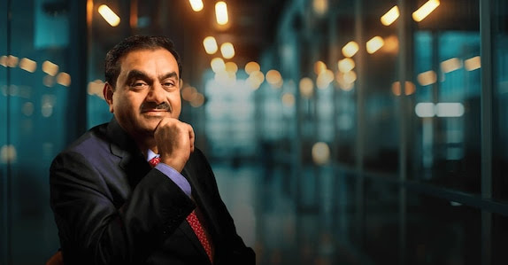 അദാനിയെ പുകഴ്ത്തി മുതിർന്ന നേതാവ്, മൂത്ത സഹോദരനെന്ന് മകൾ, വീണ്ടും വെട്ടിലായി മുന്നണി