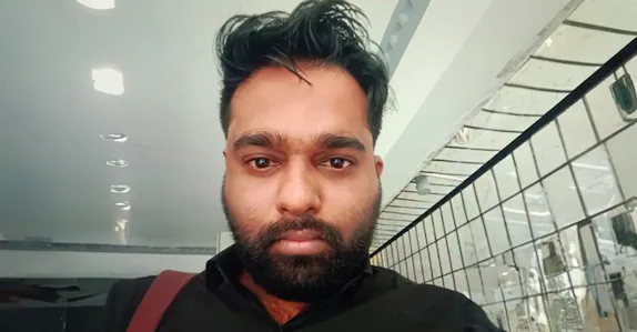 കഴുത്തിൽ കമ്പ് തറച്ചുകയറി;  വ്യൂ പോയിന്റിൽ നിന്ന് വീണ് യുവാവ് മരിച്ചു