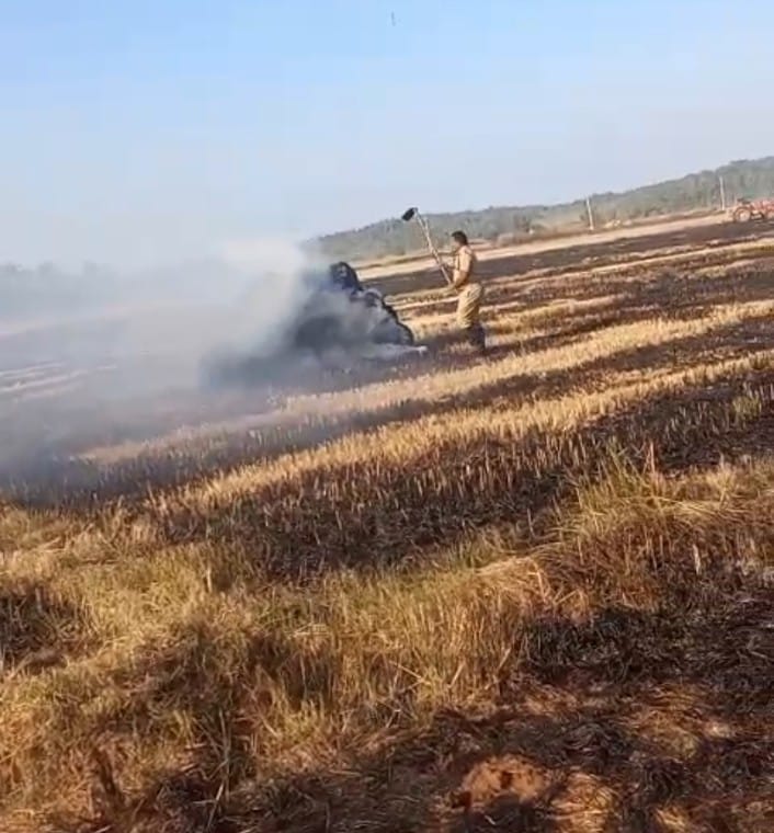 നമ്പികൊല്ലി വയലിൽ വൈക്കോൽ കെട്ടുകൾ കത്തിനശിച്ചു