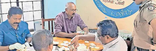 സ്കൂട്ടർ ഇടിച്ചു മരിച്ച യാചകന്റെ സഞ്ചിയിൽ നാലര ലക്ഷം രൂപ; സൗദി റിയാലും രണ്ടായിരത്തിന്റെ 12 നോട്ടുകളും