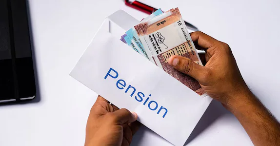 സർക്കാർ ഉദ്യോഗസ്ഥർക്ക് ശമ്പളത്തിന്റെ പകുതി ഉറപ്പാക്കുന്ന തമിഴ്നാട് മോഡൽ പെൻഷൻ; പക്ഷേ