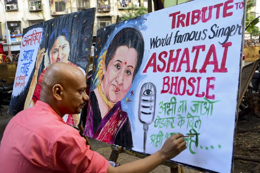 പ്രിയഗായിക മടങ്ങി; അനുശോചിച്ച് ചലച്ചിത്ര മേഖല, അന്ത്യകർമങ്ങൾ വൈകീട്ട് ഔദ്യോഗിക ബഹുമതികളോടെ