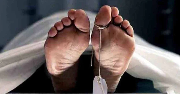 റോഡരികിലേക്ക് ഇറങ്ങി ലോറി, പിക്കപ്പ് ഉപയോഗിച്ച് കെട്ടി വലിക്കാന്‍ ശ്രമത്തിനിടെ അപകടം; വയോധികന്‍ മരിച്ചു