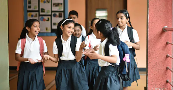 സ്കൂളുകൾ നാളെ തുറക്കും; പ്രവേശനോത്സവത്തിൽ സൈബർ സുരക്ഷാ പ്രതിജ്ഞയും