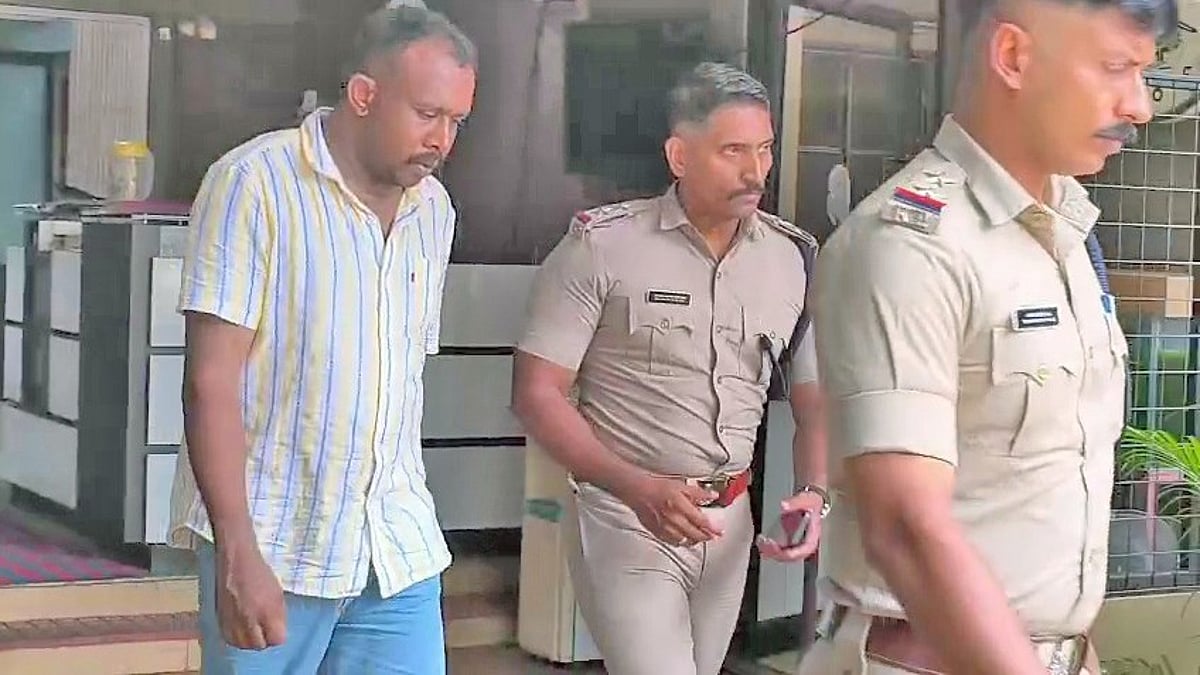 പൊലീസുകാരൻ ചമഞ്ഞ് ജ്വല്ലറിയില്‍ നിന്നു സ്വര്‍ണാഭരണങ്ങള്‍ തട്ടിയ പ്രതി പിടിയിൽ