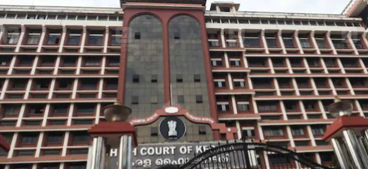 കെഎസ്ആർടിസി ബസുകളിലെ സൗജന്യയാത്ര: ഹൈക്കോടതിയിൽ പൊതുതാൽപര്യ ഹർജി