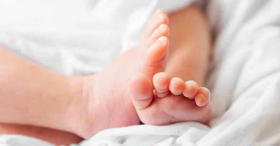 പാൽ തൊണ്ടയിൽ കുടുങ്ങി? 18 ദിവസം പ്രായമായ കുഞ്ഞ് തൊട്ടിലിൽ മരിച്ചനിലയിൽ: പിതാവ് മരിച്ചത് വെള്ളിയാഴ്ച