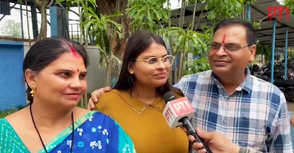 23 വയസ്സിനിടെ 19 സർക്കാർ റിക്രൂട്ട്മെന്റ് പരീക്ഷകൾ കീഴടക്കി: രാഷ്ട്രപതിയിൽ നിന്ന് സ്വർണമെഡൽ ഏറ്റുവാങ്ങാൻ 23കാരി