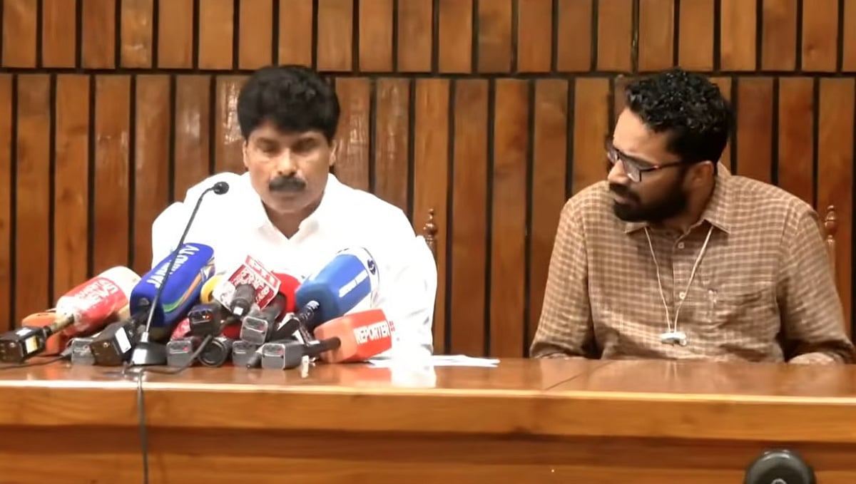 ‘കെഎം ബഷീറിന്റെ കൊലയാളിയെ ഇരുത്തരുത്’; കൃഷിമന്ത്രിക്കൊപ്പം ശ്രീറാം വെങ്കിട്ടരാമന്‍; പ്രതിഷേധവുമായി മാധ്യമ പ്രവര്‍ത്തകര്‍