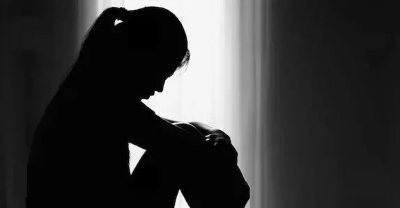 മുടി പിഴുതെടുത്തു, പട്ടിണിക്കിട്ടു, സ്വകാര്യഭാഗങ്ങളിൽ പരുക്കേൽപിച്ചു: ഭർതൃവീട്ടിൽ യുവതിക്കു ക്രൂരപീഡനം