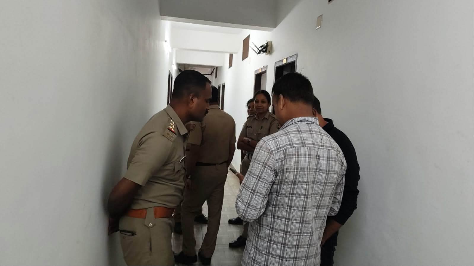 വയനാട്ടിൽ ലോഡ്ജുകളിലും ബാറുകളിലും ഹോട്ട്സ്പോട്ടുകളിലും പരിശോധന