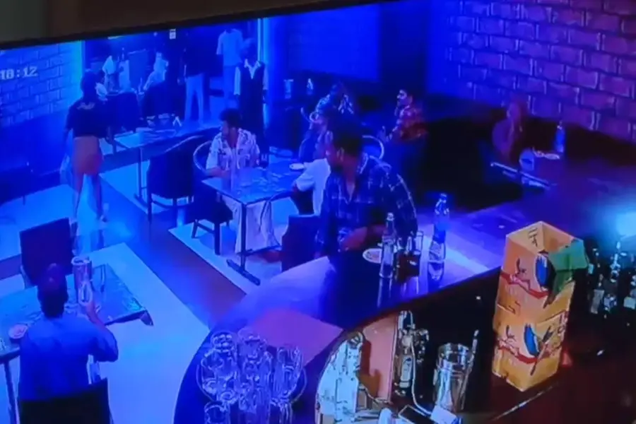 മദ്യപസംഘങ്ങൾ തമ്മിൽ സംഘർഷം; ബാറിൽ പെട്രോൾ ഒഴിച്ച് തീകൊളുത്തി, ആറ് പേർക്ക് പൊള്ളലേറ്റു