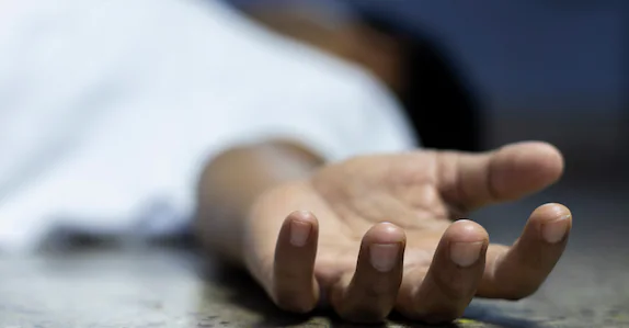 വാക്കുതര്ക്കം; 8 മാസം ഗർഭിണിയെ വെട്ടിക്കൊലപ്പെടുത്തി ഭർത്താവ്; ക്രൂരകൃത്യം മക്കളുടെ മുന്നിൽ വച്ച്