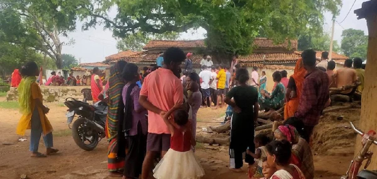 മൂന്ന് വയസുകാരിയെ പീഡിപ്പിച്ചയാള്ക്ക് 1ലക്ഷം രൂപ പിഴ വിധിച്ച് പഞ്ചായത്ത്; പണം മദ്യസത്കാരത്തിന് ഉപയോഗിച്ചു