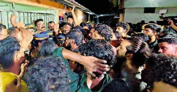 ഇൻസ്റ്റഗ്രാമിൽ നിന്ന് പെൺകുട്ടികളുടെ ചിത്രമെടുത്തു, മോർഫ് ചെയ്ത് പ്രചരിപ്പിച്ചു; പ്രതിക്ക് ജാമ്യം, പ്രതിഷേധിച്ച് വിദ്യാർഥികൾ