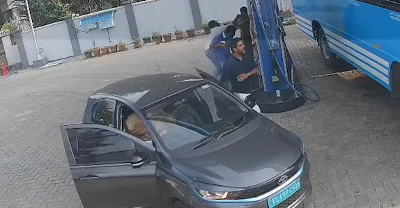 പമ്പിൽ ഡീസൽ അടിക്കാനെത്തിയ കണ്ടക്ടർക്ക് ക്രൂര മർദനം; അക്രമികൾ എത്തിയത് കാറിൽ