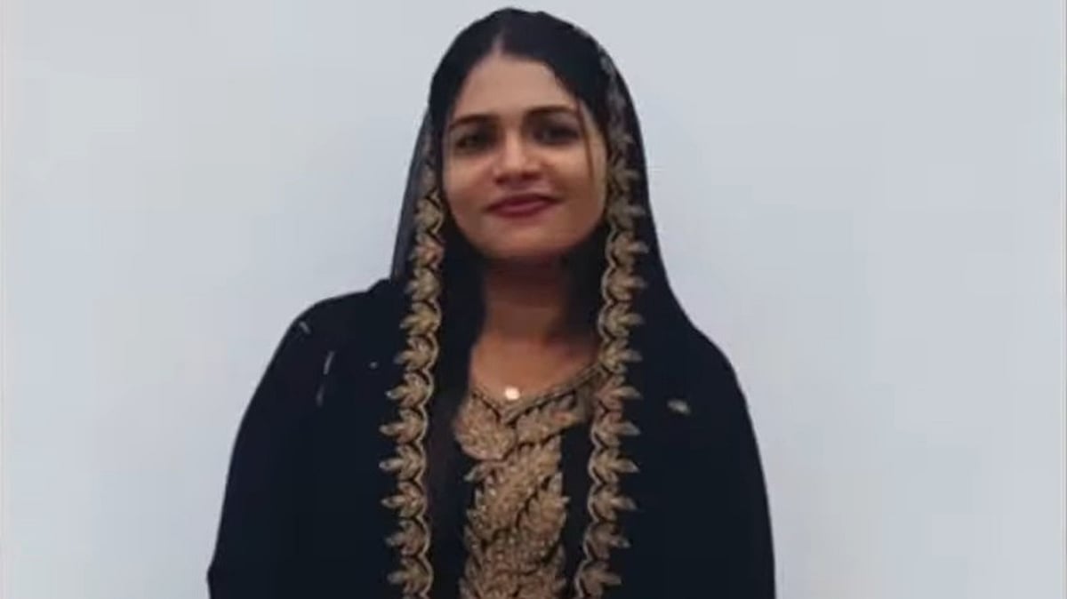 വീടിന്റെ സ്റ്റെയര്കേസില് തൂങ്ങിയ നിലയില്, രക്തം വാര്ന്നൊഴുകി യുവതിയുടെ മൃതദേഹം; കൊലപാതകമെന്ന് കുടുംബം