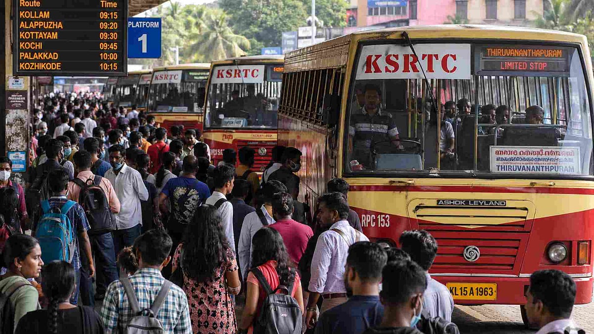 ഓണത്തിരക്ക് പരിഹരിക്കാന് സ്വകാര്യ ബസുകള് വാടകയ്ക്കെടുക്കാന് കെഎസ്ആര്ടിസി