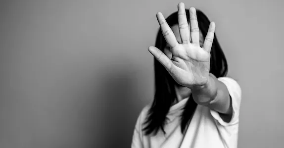വനിതാ ഡോക്ടറോട് അതിക്രമം: സ്വകാര്യഭാഗങ്ങളിൽ സ്പർശിക്കാൻ ശ്രമം, വെടിവയ്ക്കുമെന്ന് ഭീഷണി; ബിജെപി നേതാവിനെതിരെ കേസ്
