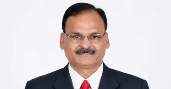 പെൺമക്കൾ പിഎസ്സി ലിസ്റ്റിൽ; പിഎസ്സി ചെയർമാനെ സസ്പെൻഡ് ചെയ്ത് ഗവർണർ