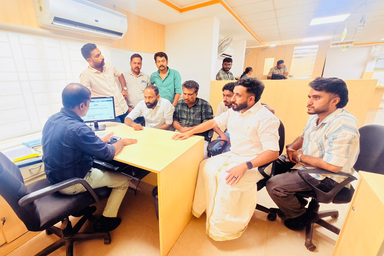 ശ്രീറാം ഫൈനാൻസ് ലോൺ തട്ടിപ്പ് യൂത്ത് കോൺഗ്രസ് ബാങ്ക് ഉപരോധിച്ചു