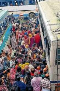 ഗുണ്ടൽപേട്ടയിലേക്ക് പ്രിയദർശിനിയിൽ വനിതകളുടെ തിക്കുംതിരക്കും