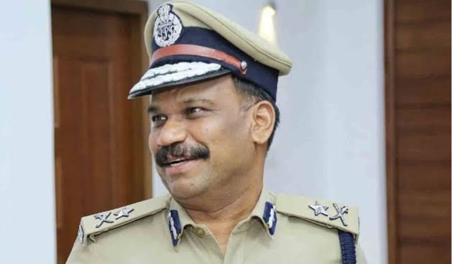 അർജുൻ ആയങ്കിയെ പിന്തുണച്ചവരുടെ പട്ടിക തയാർ; വീടുകളിൽ പൊലീസ് എത്തിത്തുടങ്ങി