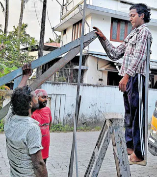 ഇതാ.. വായുവിൽ നിൽക്കുന്ന കൃഷ്ണന്റെ നിർമ്മാണ രഹസ്യം; അത്തം ഘോഷയാത്രയിലെ അദ്ഭുതക്കാഴ്ചയ്ക്ക് പിന്നിൽ..