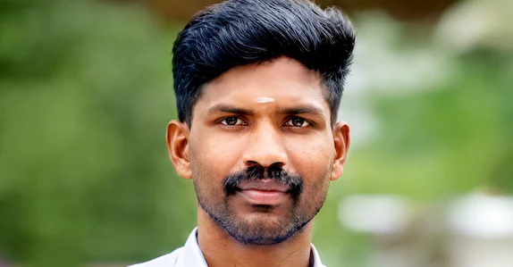 ‘പുതിയ വീട്ടിൽ താമസമായാൽ അമ്മയെയും അച്ഛനെയും ജോലിക്കു വിടില്ല’; ഗൃഹപ്രവേശനത്തിന് ഒരു മാസം ബാക്കി: അനീഷ് യാത്രയായി