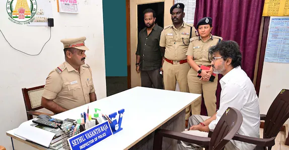 ജയിലിൽ തമിഴ്നാട് മുഖ്യമന്ത്രിയുടെ മിന്നൽ സന്ദർശനം; തടവുകാരുമായി സംസാരിച്ചു, ഭക്ഷണം പരിശോധിച്ചു