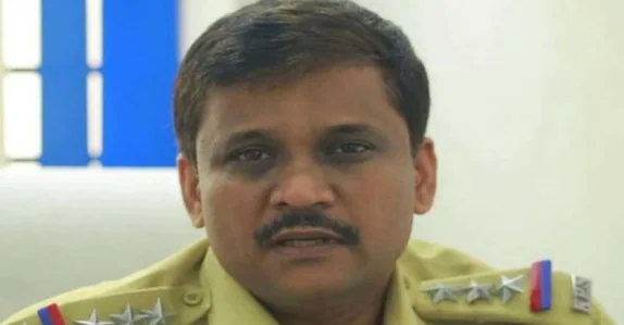 ‘വയനാട്ടിലെ ജനങ്ങൾക്ക് താങ്കളുടെ സേവനം അത്യാവശ്യമാണ്, തുടരുക’; പിണറായിയുടെ വിശ്വസ്തന്റെ അപേക്ഷ തള്ളി ആഭ്യന്തര വകുപ്പ്