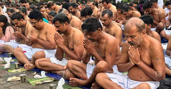 കർക്കടക വാവുബലി തർപ്പണം ആരംഭിച്ചു; പിതൃമോക്ഷ പുണ്യം തേടി ആയിരങ്ങൾ, ചടങ്ങുകൾ വൈകിട്ട് 3 വരെ