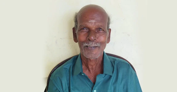 മുറി അടച്ചിട്ടു, വെട്ടുകത്തി കൊണ്ട് കഴുത്തിനും തലയിലും വെട്ടി; തൃശൂരിൽ മകൻ അച്ഛനെ കൊലപ്പെടുത്തി