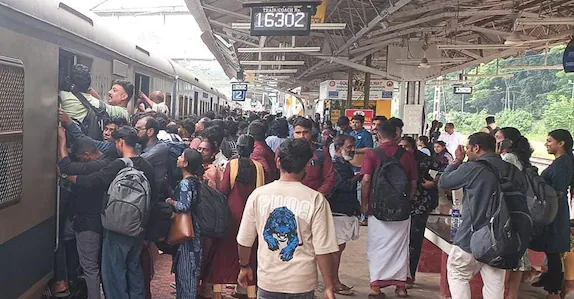റിസർവേഷൻ കോച്ചിൽ തള്ളിക്കയറല്ലേ! പിടികൂടും; പരിശോധന ശക്തമാക്കി റെയിൽവേ