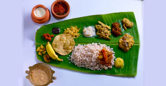 തിരുവോണത്തിന് ഇനി കുറച്ചുനാൾ; കർക്കടകത്തിലേ തുടങ്ങി ഓണസദ്യ, വില ഇങ്ങനെ, ബുക്കിങ് നേരത്തേ ക്ലോസ് ചെയ്യും