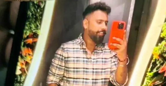 നടുറോഡിൽ തർക്കം, വാഹനം നിർത്താതെ കാമുകിയും പുരുഷ സുഹൃത്തും; ഓടുന്ന കാറിൽ നിന്ന് വീണ് യുവാവിന് ദാരുണാന്ത്യം