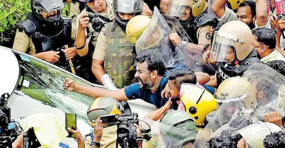 സ്റ്റേഷനു മുന്നിലെ ഓണാഘോഷത്തില് പങ്കെടുത്തു; ഇ.ഡി ഉദ്യോഗസ്ഥരെ ആക്രമിച്ച കേസിലെ പ്രതികളുടെ ജാമ്യം റദ്ദാക്കാൻ നീക്കം