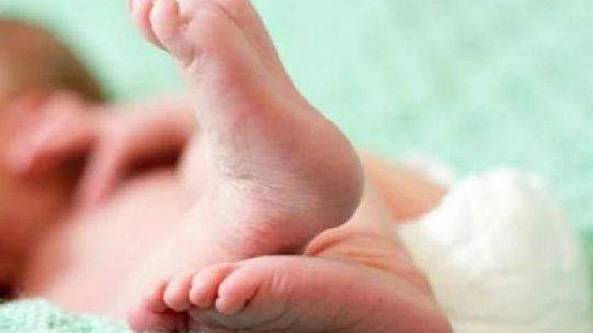 ശുചിമുറിയിൽ പ്രസവിച്ച് ആദിവാസി യുവതി,സംഭവം വയനാട്ടിൽ