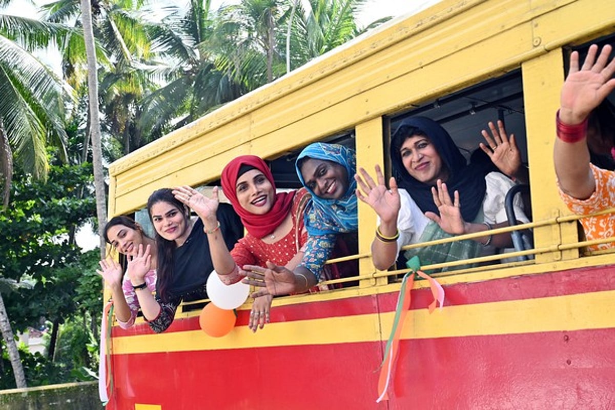 പ്രിയദര്ശിനി സൗജന്യ ബസ് യാത്രാ പദ്ധതി ഉടന് റദ്ദാക്കണം; ഹര്ജി ഫയലില് സ്വീകരിച്ച് സിസിഐ
