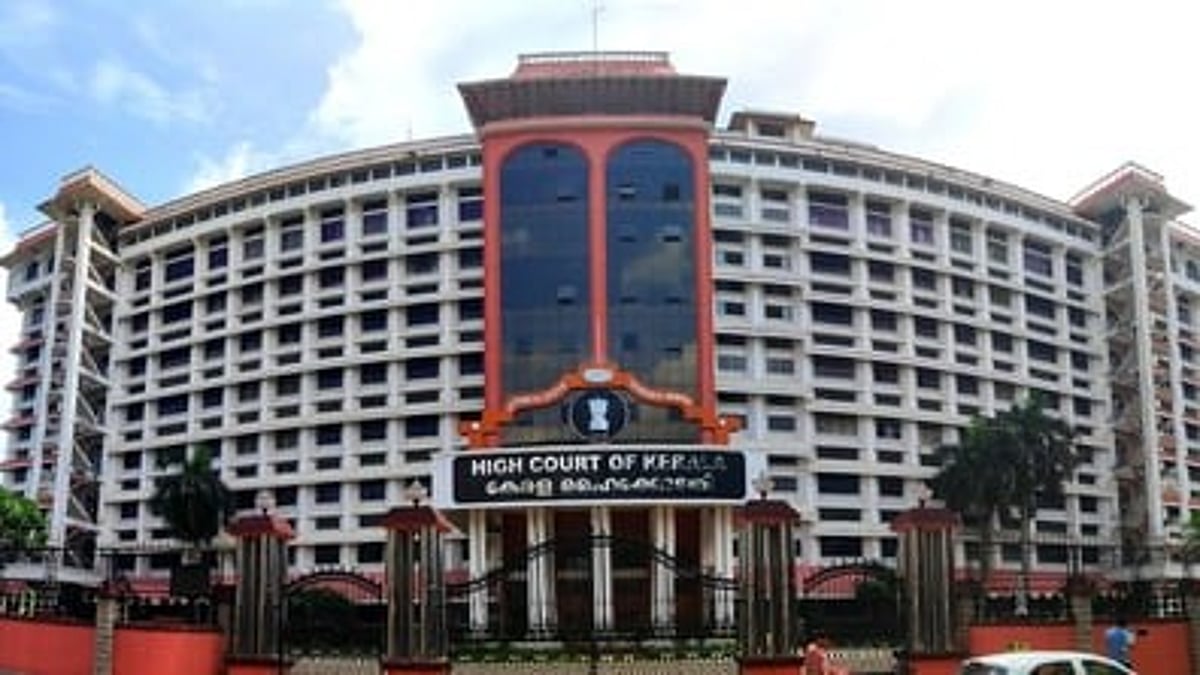 സവർക്കറെ പുകഴ്ത്തി ചോദ്യപേപ്പർ തയ്യാറാക്കി; അധ്യാപകന്റെ സസ്പെൻഷന് സ്റ്റേയില്ലെന്ന് ഹൈക്കോടതി