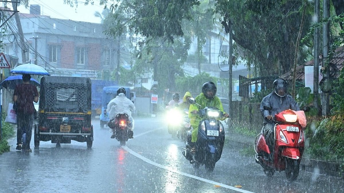 കനത്ത മഴ, പലയിടത്തും ഉരുള്പൊട്ടല്, 3 മരണം; എട്ട് ജില്ലകളിൽ റെഡ് അലര്ട്ട്